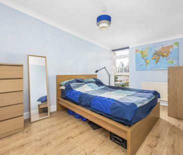 Philpot Square, London, SW6 - Photo 3