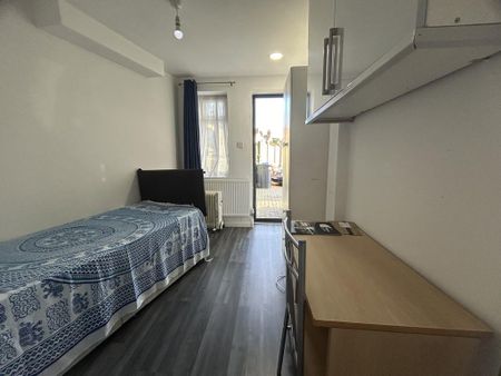 Studio to rent - Photo 3