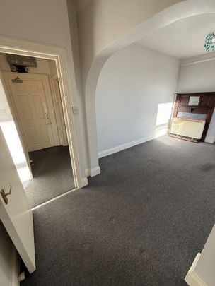 1 Bed Flat, Lawn Road, SO17 - Photo 1