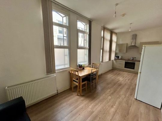 2 bedroom flat to rent - Photo 1