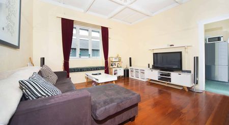 GREY LYNN CUTIE - Photo 2