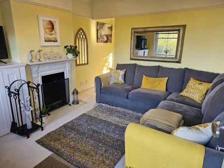 2 bedroom end of terrace house to rent - Photo 2