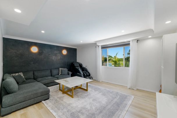 Family Entertainer on a Grand Scale – Pool, Solar & Space to Spare - Photo 1