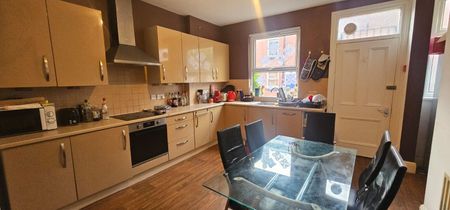 6 Bed - 9 Hessle Terrace, Hyde Park, Leeds - LS6 1EQ - Student - Photo 3