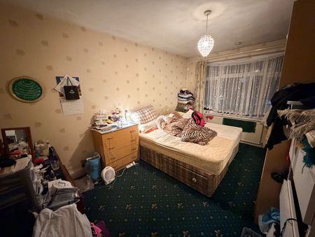 5 Bed Terraced House, North Circular Road, N13 - Photo 5