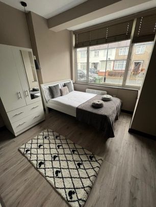 Room in a Shared House, Woodmansterne Road, SW16 - Photo 1