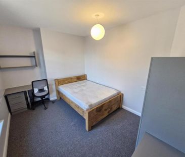 5 bedroom flat to rent - Photo 3