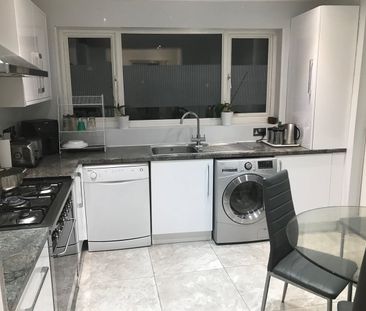 Room in a Shared House, Roman Road, E6 - Photo 4