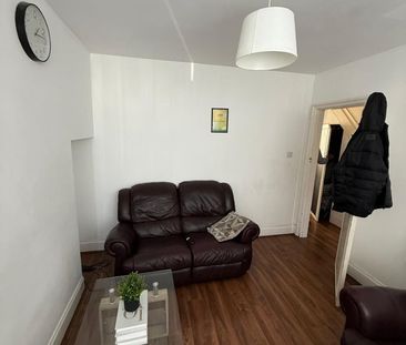 3 Bed Semi-Detached House, Sewall Highway, CV2 - Photo 2