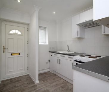 Whitacre, Parnwell, Peterborough - Photo 3