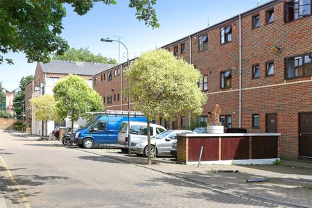 Maynard Close, Parsons Green, London, SW6 flat to rent - Photo 2