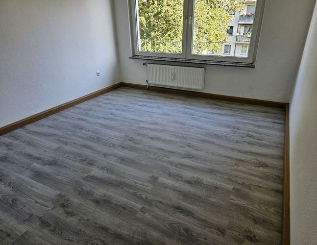 Dreizimmerwohnung mit ca. 63 m² Wohnfläche und Balkon in ruhiger, zentraler Wohnlage - Photo 1