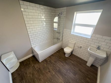 4 bedroom terraced house to rent - Photo 2