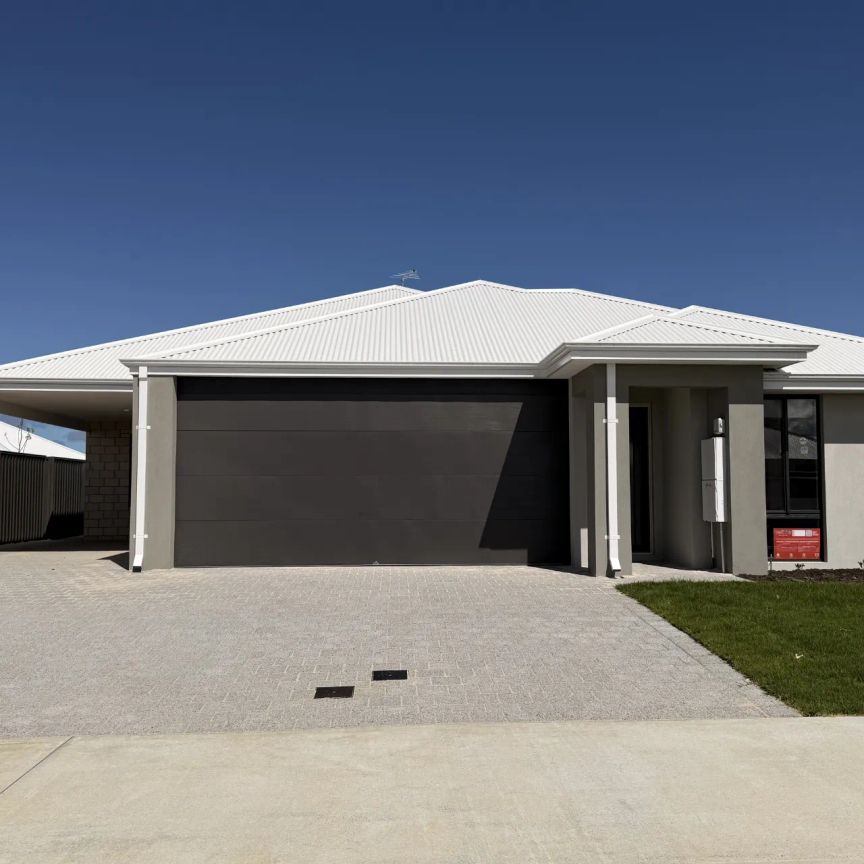 Stylish, Easy-Care Unit Close to the Beach - 2 Bedrooms, 1 Bathroom - Photo 1