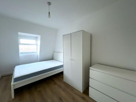 3 bedroom flat to rent - Photo 2