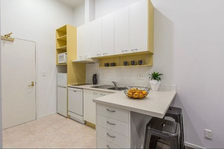 Stylish Furnished Studio in Prime Location - Photo 4