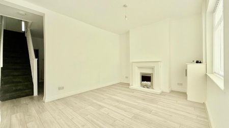 3 bedroom terraced house to rent - Photo 2