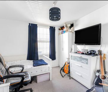 2 bedroom end of terrace house to rent - Photo 3