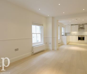 2 Bedroom Apartment, Fouberts Place, Soho, W1F - Photo 2
