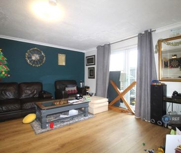 4 bedroom end of terrace house to rent - Photo 1
