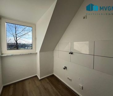 Frisch renovierte 2,5 Zimmer Wohnung im Dachgeschoss - Photo 2