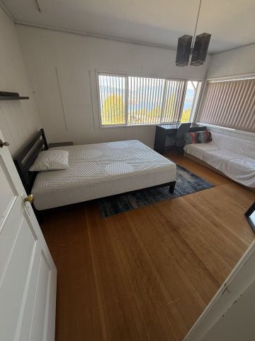 4557 West 4th Avenue apartment — Vancouver, BC (6-Bedroom) - 6 Bedroom - Photo 5