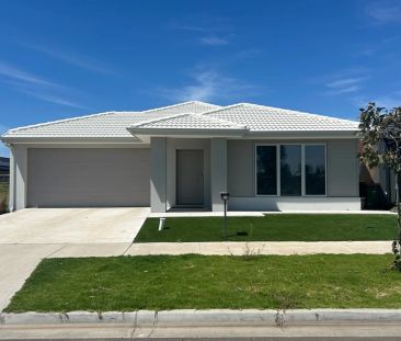 Magnificent Living Spaces, Luxurious Amenities, Unmatched Elegance! - Photo 5