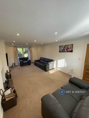 1 bedroom in a house share to rent - Photo 1