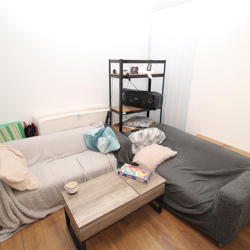 Room For Rent Llantwit Road, Pontypridd - Photo 1