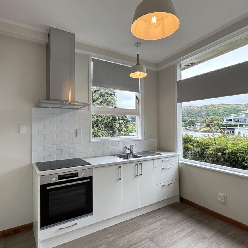 Raumati South - 2 Bedrooms - Photo 1