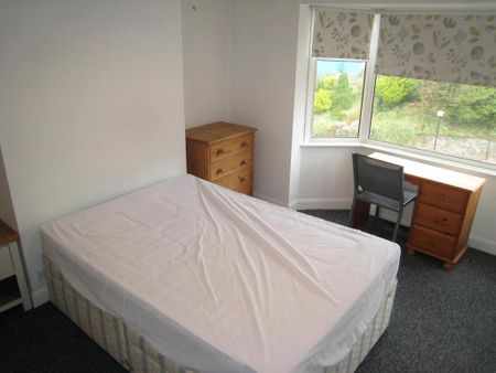 4 bedroom terraced house to rent - Photo 3