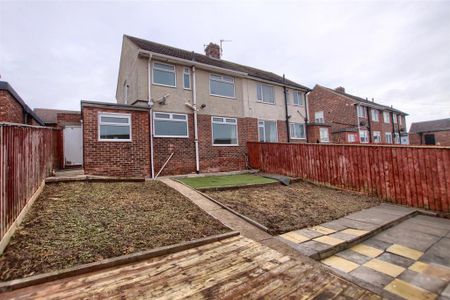 3 bedroom semi-detached house to rent - Photo 4