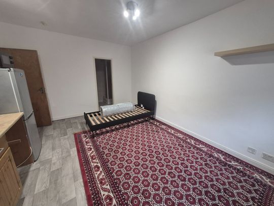 Studio Flat, Wesley Avenue, NW10 - Photo 1