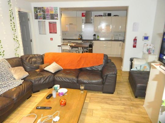 1 bedroom in a house share to rent - Photo 1