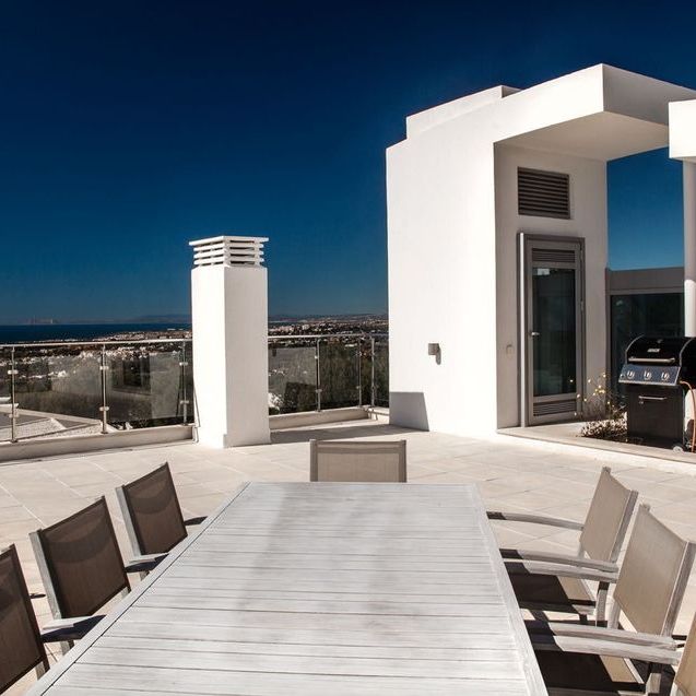 Luxury Townhouse for rent in The Golden Mile, Marbella, Andalusia - Photo 1