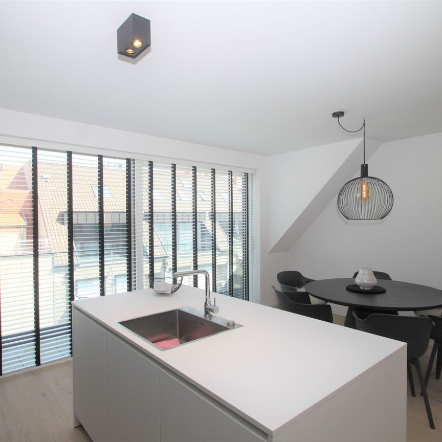 Zonnige duplex met 2 terrassen in het centrum van Knokke! - Photo 1