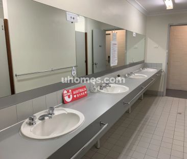 8 Bedroom Apartment - Photo 1