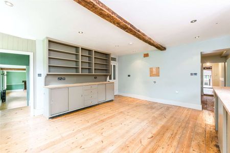 Situated in a glorious part of the South Oxfordshire countryside is this impressive farmhouse that is presented in superb order throughout - Photo 3