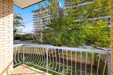 1/120 Cavendish Road, Coorparoo. - Photo 5