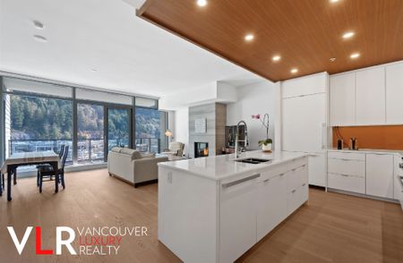 Condo in West Vancouver, BC - Photo 2