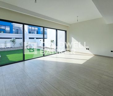 Landscaped Garden | Prime Location | Ready to Move - Photo 5