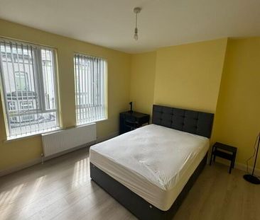 **mature Students***, 6 Fairman Place, September, Students, BT48 7LD - Photo 3