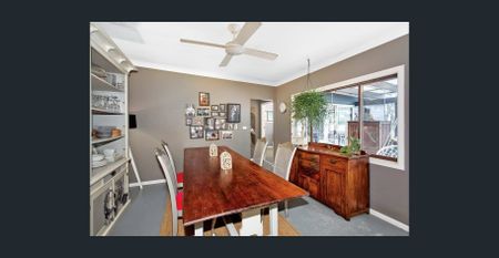 Family Home Backing Mona Vale Golf Course - Photo 3