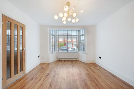 3 bed semi-detached house to rent in Parkville Road, Manchester, M25 - Photo 3