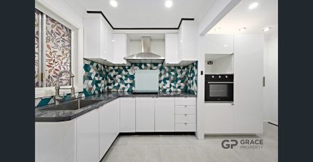 Spacious 5-Bedroom Home in a Prime Location - Photo 4