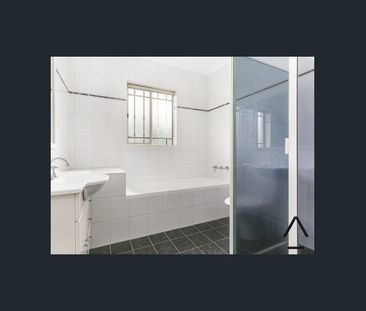 Spacious Townhouse Two Bedrooms - Photo 4
