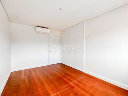 4 room luxury Apartment for rent in Matosinhos, Portugal - Photo 2