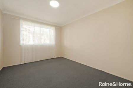 Charming 2-Bedroom Villa in Convenient Ingleburn Location - Photo 4