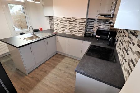 5 bedroom terraced house to rent - Photo 5
