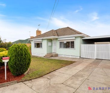 “RENOVATED 3 BEDROOM HOME IN THE HEART OF RESERVOIR” - Photo 2